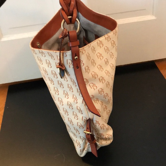 Dooney & Bourke medium bag with twisted strap - Picture 5 of 5